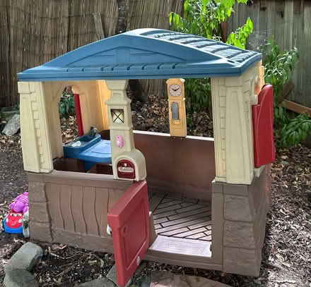 Photo of free Play house (Near Murray and Hart) #1