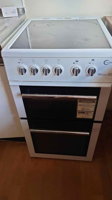 Photo of free Various kitchen units and a cooker (Tilehurst) #1