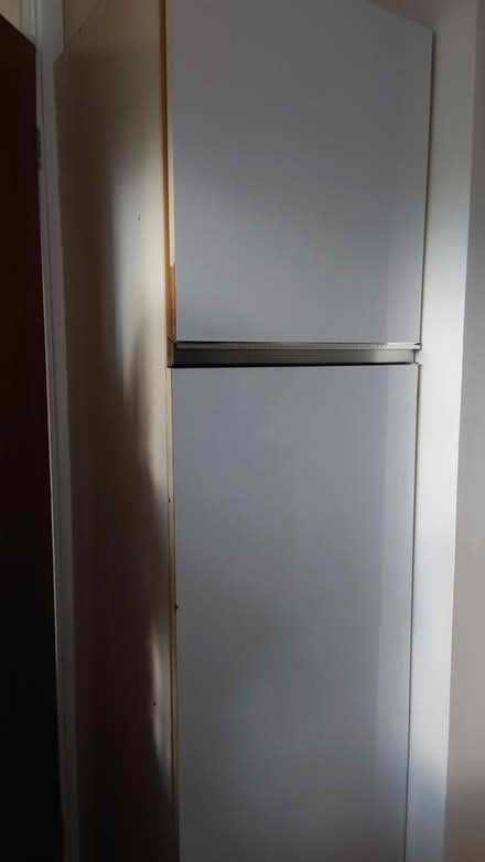 Photo of free Various kitchen units and a cooker (Tilehurst) #3