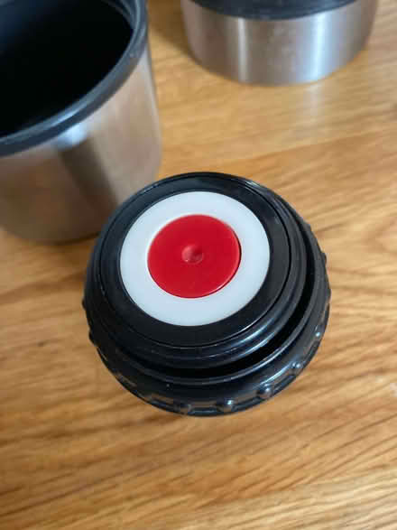 Photo of free 1L/one litre Stainless Steel Flask with screw on cup (Calthwaite CA11) #3