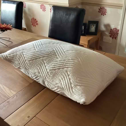 Photo of free ‘Cool’ pillow (Harrogate HG2) #1
