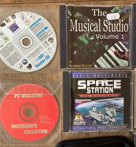 Photo of free Bundle of vintage PC computer software and database cds (Cubbington CV32) #1