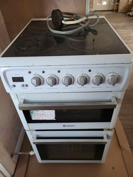 Photo of free Hotpoint EW48P electric cooker (Mannings Heath, RH13) #1
