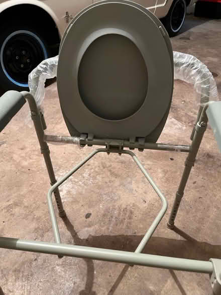 Photo of free Clean, Portable commode (Halwis St, Alexandria, 22303) #4