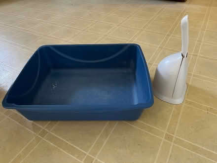 Photo of free Cat litter pan and scoop (Schuylkill Township) #1