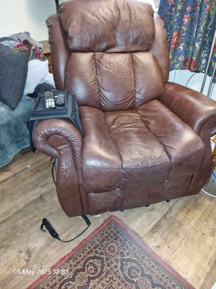 Photo of free Electric rise and recline chair (Whiteway GL6) #2