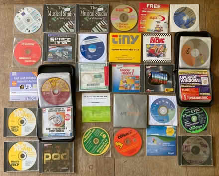 Photo of free Bundle of vintage PC computer software and database cds (Cubbington CV32) #2
