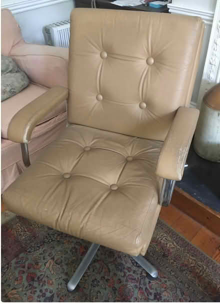 Photo of free Swivel chair with adjustable back. (Lambridge) #1