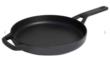 Photo of Cast iron frying pan or skillet (Buxton Central SK17) #1