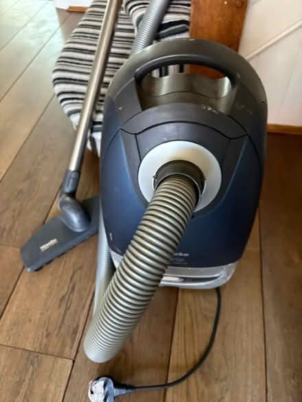 Photo of free Miele vacuum cleaner (Muswell hill N10) #1