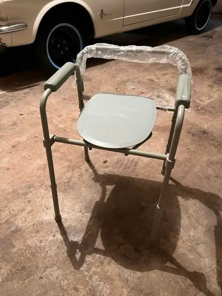 Photo of free Clean, Portable commode (Halwis St, Alexandria, 22303) #1