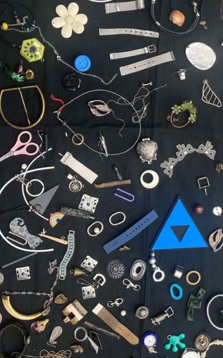 Photo of broken jewellery (Bowes Park N13) #1