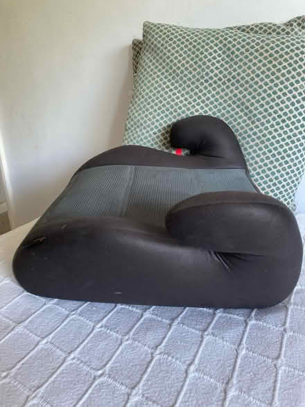 Photo of free Group 2-3 booster seat (New Malden KT3) #2