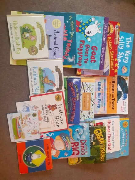 Photo of free Selection of books for younger children (Panshanger AL7) #1