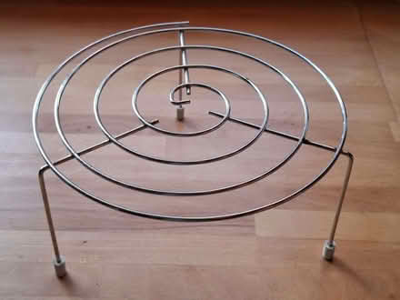 Photo of free stand for a saucepan or other (Ballyhenry BT36) #1