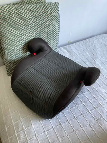 Photo of free Group 2-3 booster seat (New Malden KT3) #1