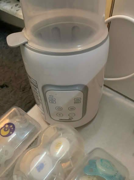 Photo of free Bottle warmer/ dummies & bottles (N3 finchley central) #2