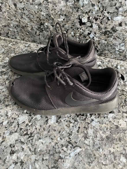 Photo of free Nike size 5 (38) black trainers (Lee, SE12) #4
