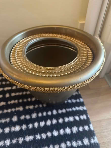 Photo of free Plastic plantpot (Oakwood LS8) #3