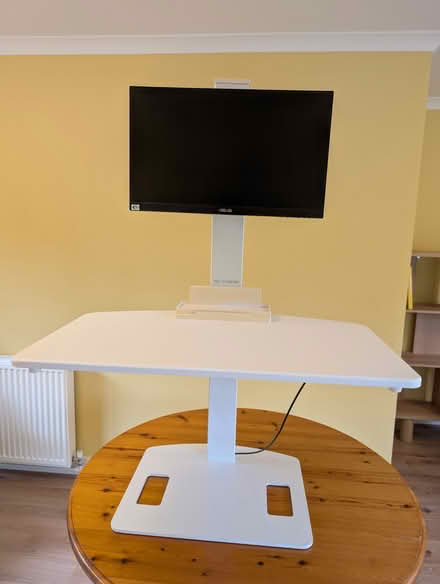 Photo of free Adjustable standing desk (Old Coulsdon CR5) #2