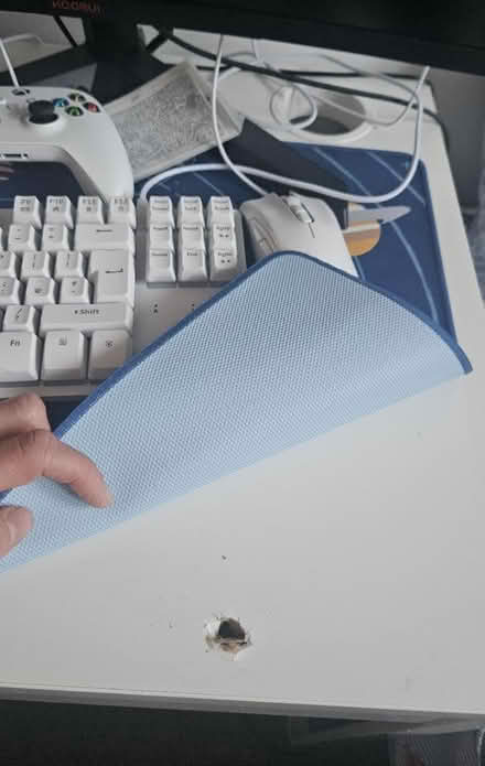 Photo of free desk (tw7 7ew) #4