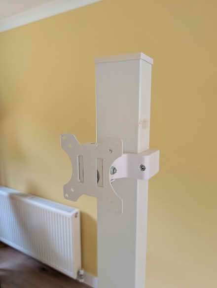 Photo of free Adjustable standing desk (Old Coulsdon CR5) #3