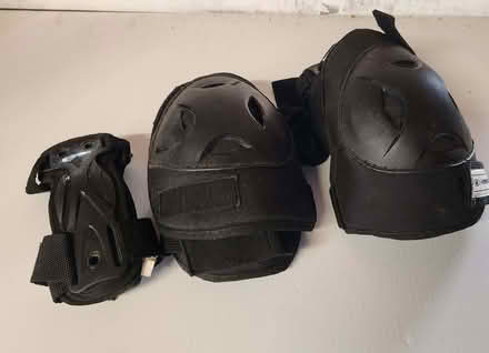 Photo of free 2x Knee/Wrist Guards (Stafford Drive Cupertino) #1
