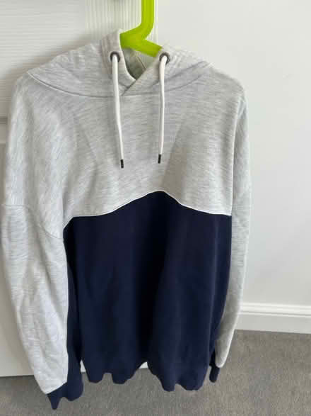 Photo of free Men’s Hoodies (Alwoodley LS17) #2