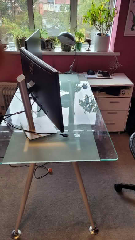 Photo of free modern L-shaped desk (wayfair) (Morden (near Ravensbury Park)) #2