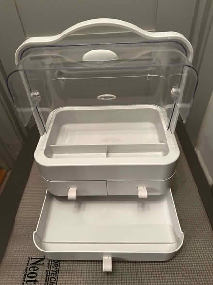 Photo of free table top organiser Storage, great for Cosmetic, Skincare (Ravenscourt Park W6) #1