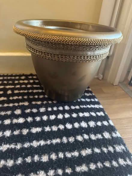 Photo of free Plastic plantpot (Oakwood LS8) #2