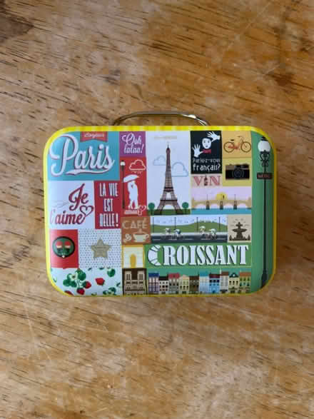 Photo of free Small decorative tin (Berkhamsted HP4) #1