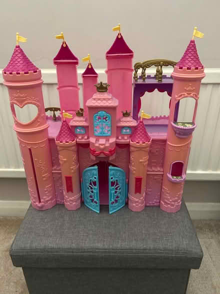 Photo of free Kids girls small princess castle toy (Elm Park RM12) #2