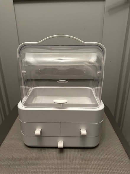 Photo of free table top organiser Storage, great for Cosmetic, Skincare (Ravenscourt Park W6) #2