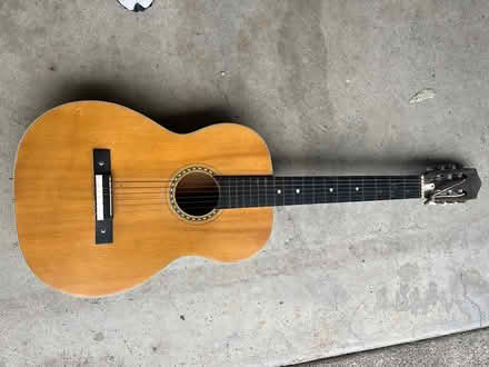 Photo of free Unusable guitar for decoration (Central San Rafael) #1