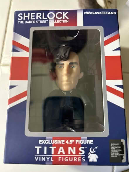 Photo of free Sherlock Holmes vinyl figure (10011 (17th & 9th)) #1