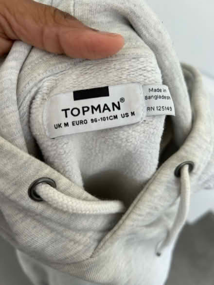 Photo of free Men’s Hoodies (Alwoodley LS17) #1