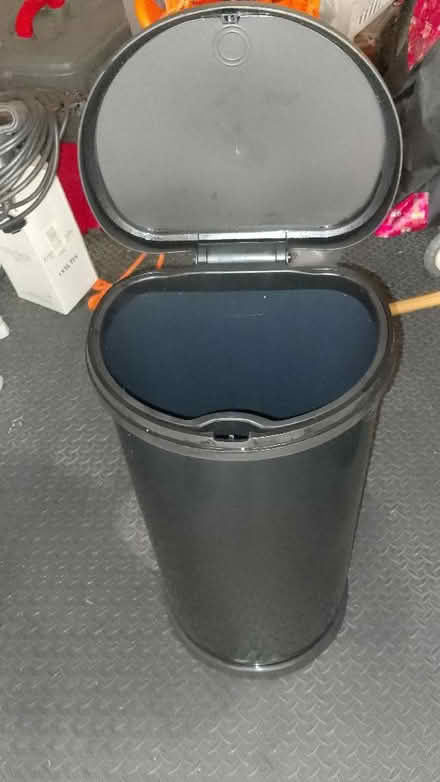 Photo of free Curver 40 Litre Deco Touch Top Kitchen Bin - Black - (Roby L36) #2
