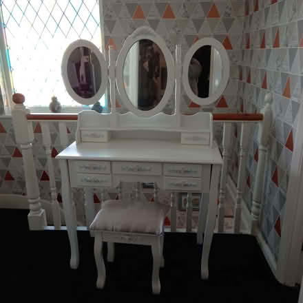 Photo of free Dressing table (Westcliff-on-sea SS0) #1