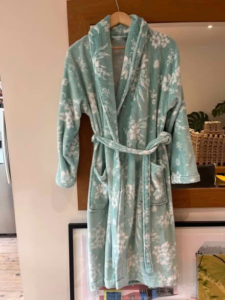 Photo of free M&S see 12-14 green bathrobe (BN41) #1
