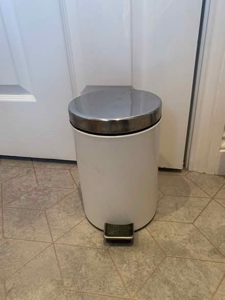 Photo of free Small pedal bin (CV34 Emscote) #1