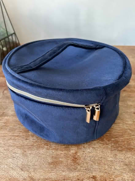 Photo of free Unused make-up/toiletries case (Royston, by the station (SG8)) #2