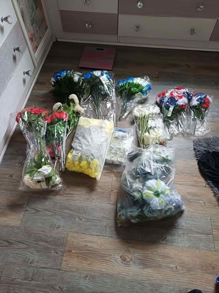 Photo of free Large amount of artificial flowers (Hollybush NP44) #2