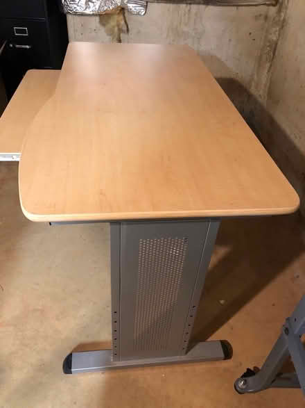 Photo of free computer desk to give away (Dufief area of North Potomac) #2