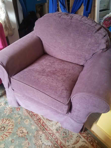 Photo of free Super comfy armchair (GL5) #1