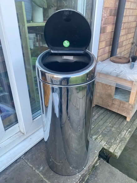 Photo of free Pop up lid bin (Feltham TW14) #1