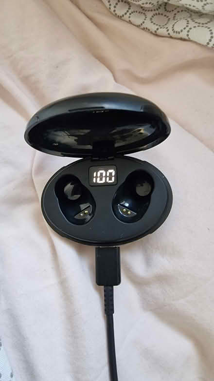 Photo of free More Ear pods (Edinburgh EH7) #1