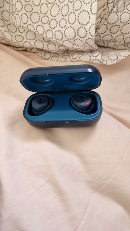 Photo of free More Ear pods (Edinburgh EH7) #4