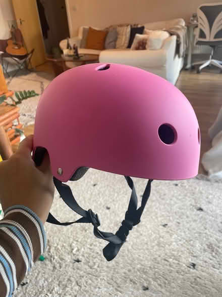 Photo of free Pink bike helmet for teenager (Clapton E5) #1