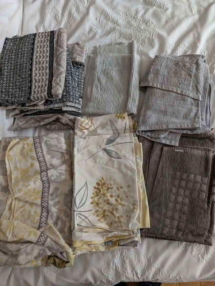 Photo of free Towels and double bed clothing (Great Denham MK40) #1